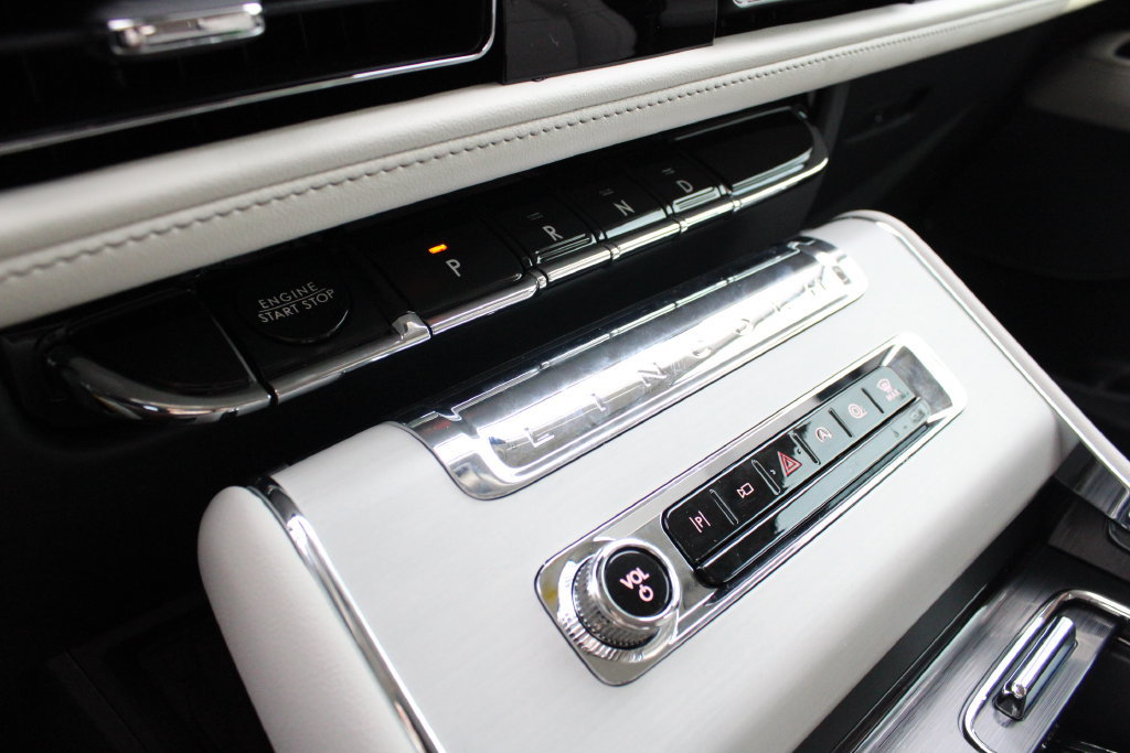 New 2026 Lincoln Aviator AWD image 16