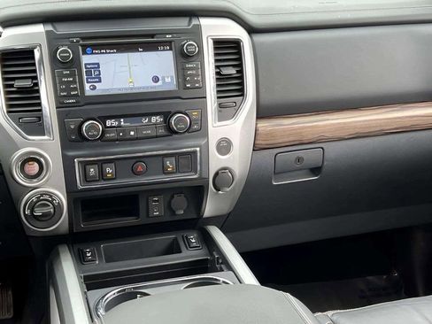 Used 2017 Nissan Titan SL image 20