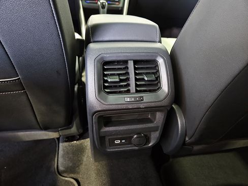 Certified 2023 Volkswagen Tiguan SE R-Line FWD image 9