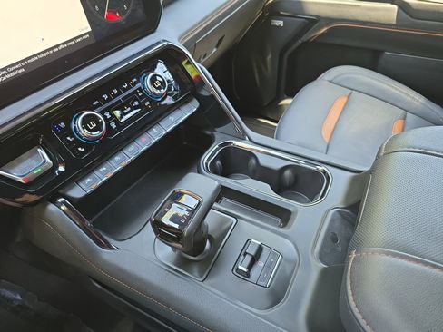 Used 2024 GMC Sierra 1500 AT4 w/ Technology Package AWD/4WD image 23