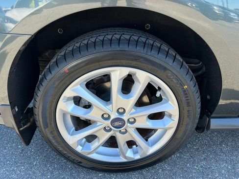 Used 2017 Ford Transit Connect XLT image 12