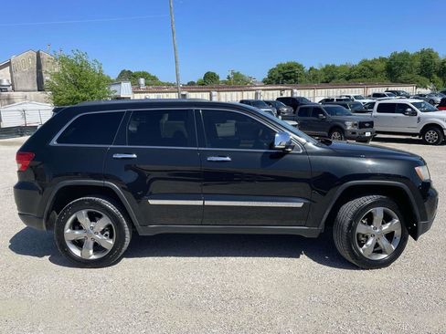 Used 2013 Jeep Grand Cherokee Overland w/ Advance Technology Group image 2