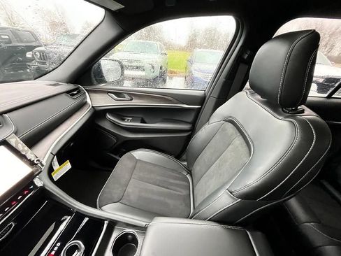 New 2026 Jeep Grand Cherokee Altitude AWD/4WD image 28
