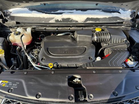 Used 2025 Chrysler Pacifica Select image 41