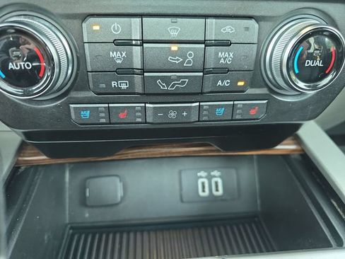 Used 2016 Ford F150 Lariat w/ Equipment Group 502A Luxury AWD/4WD image 25