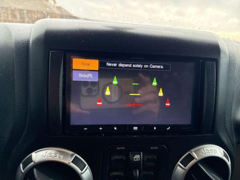 Used 2015 Jeep Wrangler Unlimited Rubicon w/ Max Tow Package image 36