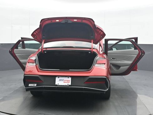 Used 2024 Hyundai Elantra SEL FWD image 35