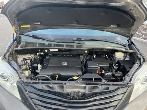 Used 2015 Toyota Sienna L image 31