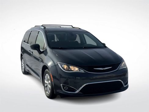 Used 2019 Chrysler Pacifica Touring-L image 3