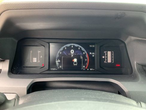 Used 2025 Toyota Tacoma SR w/ SR Upgrade Package AWD/4WD image 29