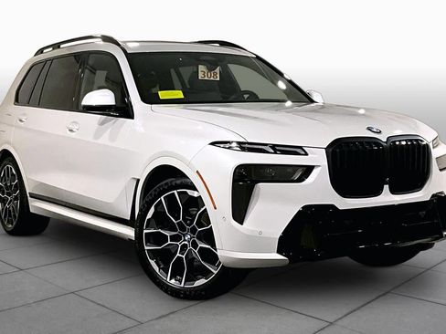 Used 2025 BMW X7 xDrive40i w/ M Sport Package AWD/4WD image 2