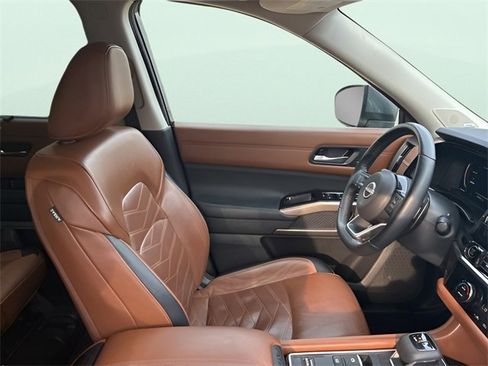 Used 2023 Nissan Pathfinder Platinum w/ Cargo Package image 12