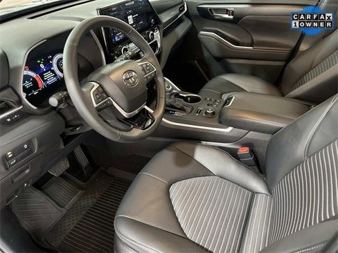 Used 2025 Toyota Highlander XSE image 28