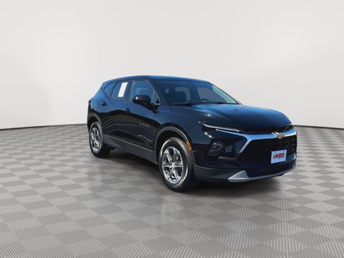 Certified 2025 Chevrolet Blazer LT AWD/4WD image 3
