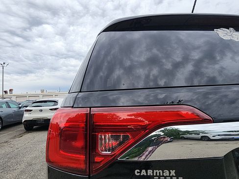 Used 2017 GMC Acadia SLE FWD image 10