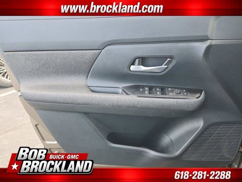 Used 2025 Nissan Kicks SV w/ Charging Package FWD image 31
