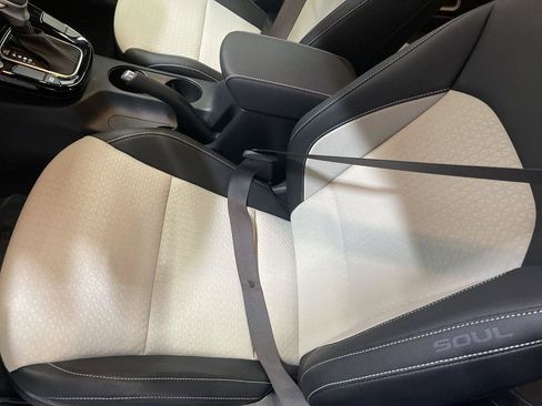 Used 2024 Kia Soul GT-Line image 11