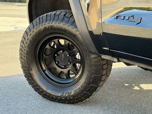 Used 2023 GMC Canyon AT4 image 19