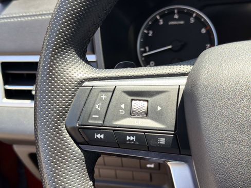 Used 2025 Mitsubishi Outlander SE FWD image 18