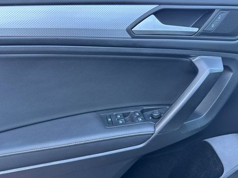 Used 2022 Volkswagen Tiguan S image 11