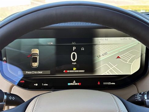 New 2025 Land Rover Range Rover Long Wheelbase SE image 28