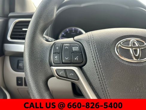 Used 2018 Toyota Highlander LE w/ Protection Package #3 AWD/4WD image 14