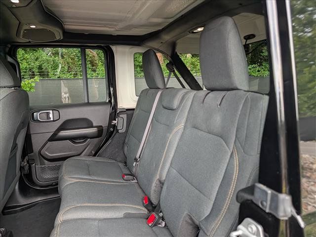 Used 2025 Jeep Wrangler Unlimited Sahara AWD/4WD image 23