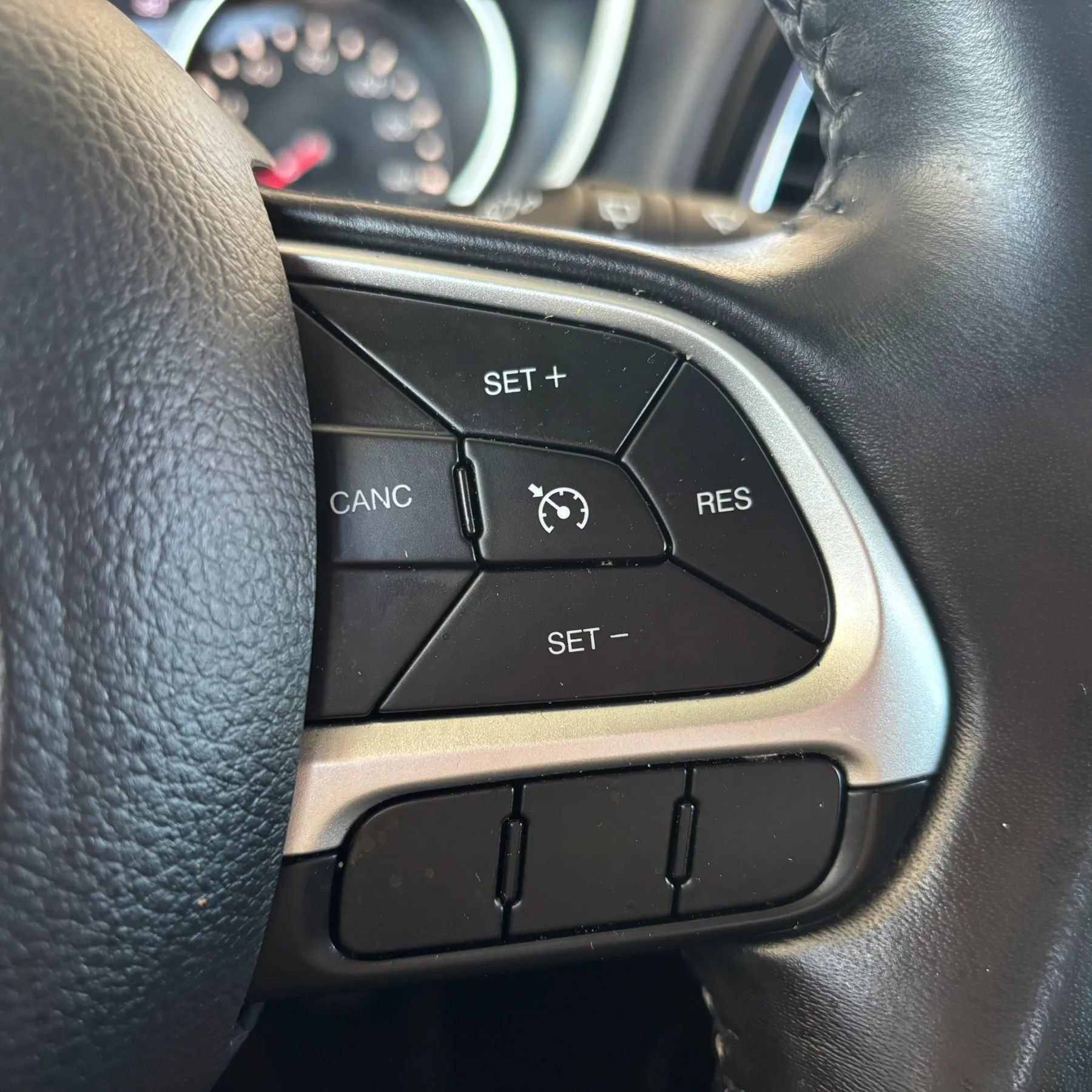 Used 2018 Jeep Compass Latitude w/ Popular Equipment Group FWD image 24