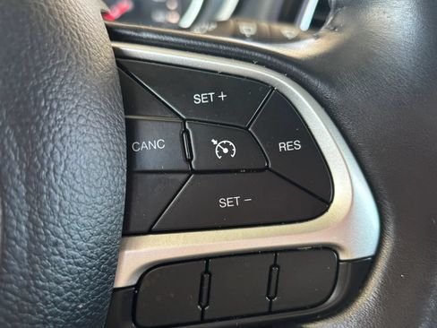 Used 2018 Jeep Compass Latitude w/ Popular Equipment Group FWD image 24