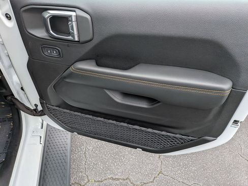 Certified 2025 Jeep Wrangler Sahara image 29