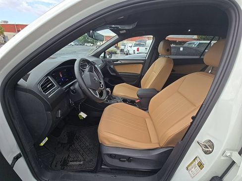 Used 2022 Volkswagen Tiguan SE AWD/4WD image 3