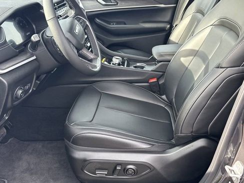 New 2025 Jeep Grand Cherokee L Limited image 9