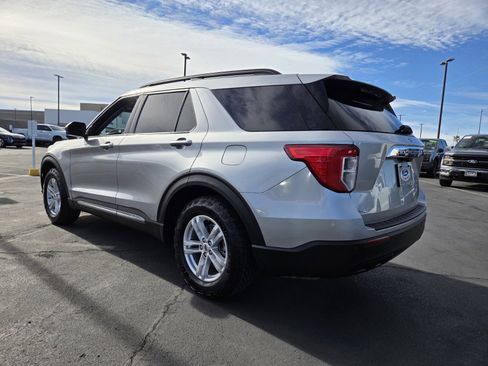 Certified 2022 Ford Explorer XLT image 4