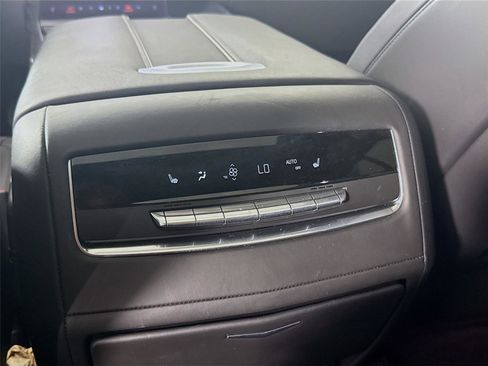 Used 2025 Cadillac Escalade ESV V AWD/4WD image 19