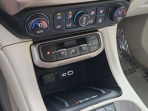 Used 2023 GMC Acadia Denali image 18