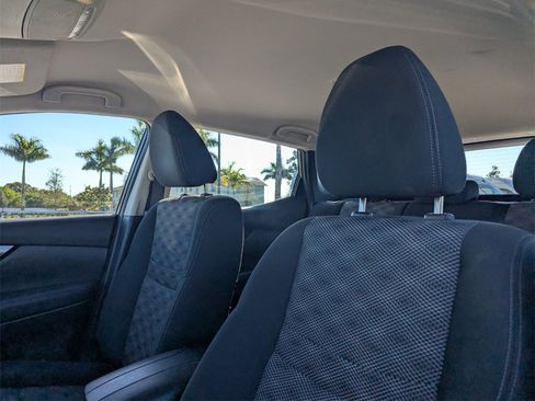 Used 2018 Nissan Rogue Sport SV image 20