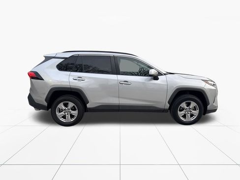 Used 2022 Toyota RAV4 XLE image 10
