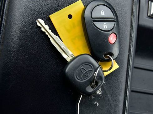 Used 2017 Toyota Tundra Platinum image 30