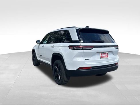 New 2025 Jeep Grand Cherokee Altitude image 4