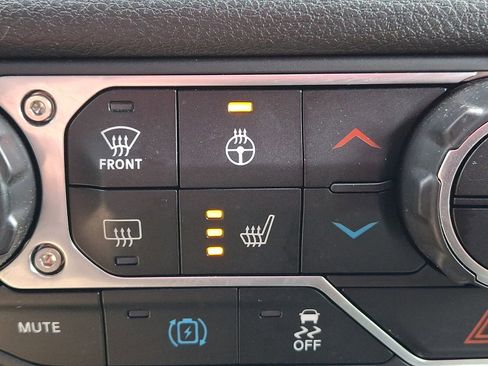 Used 2024 Jeep Wrangler Unlimited w/ Convenience Group AWD/4WD image 23