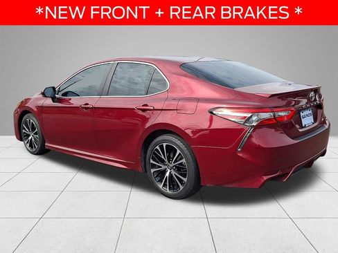 Used 2018 Toyota Camry SE w/ Moonroof Package FWD image 6