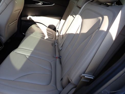 Certified 2021 Lincoln Nautilus AWD image 16