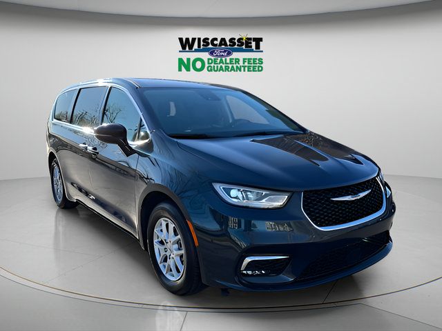 Used 2024 Chrysler Pacifica Touring-L FWD image 25