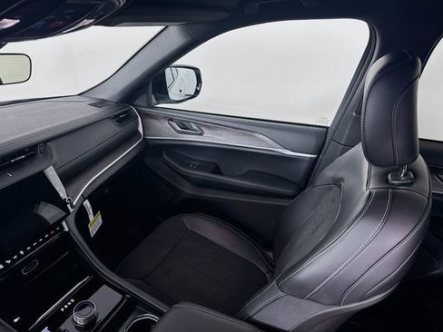 New 2026 Jeep Grand Cherokee Altitude image 26