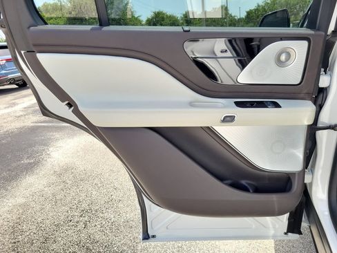 Certified 2023 Lincoln Aviator Black Label w/ Dynamic Handling Package AWD/4WD image 10