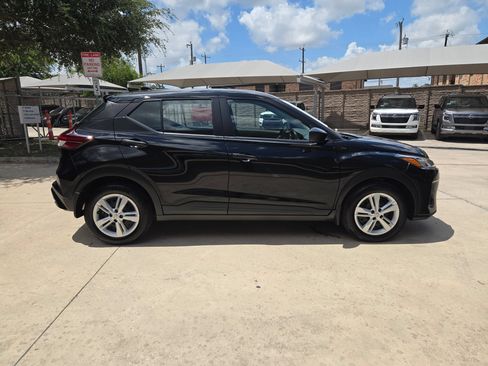 Used 2025 Nissan Kicks Play S FWD image 2