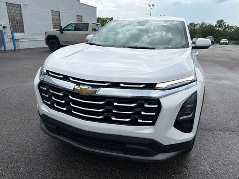Used 2026 Chevrolet Equinox LT AWD/4WD image 3