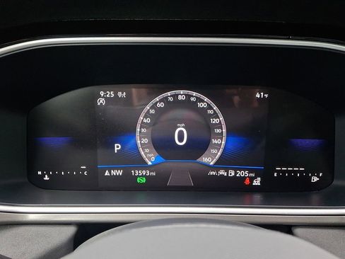 Certified 2025 Volkswagen Taos SE image 20