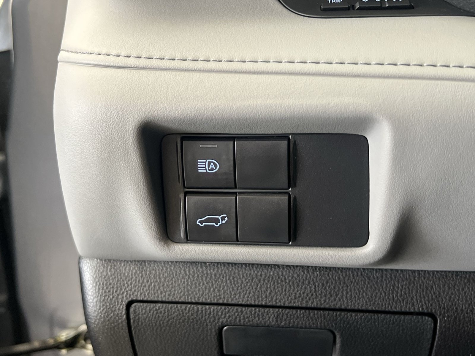 Used 2022 Toyota Highlander XLE FWD image 39