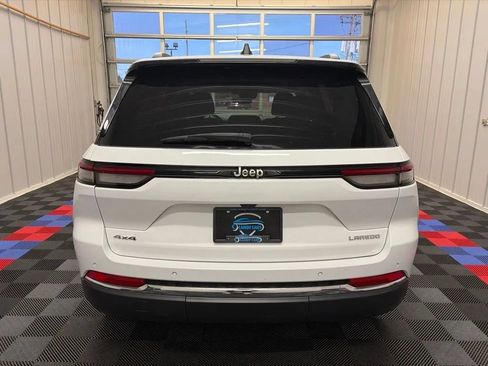 Used 2023 Jeep Grand Cherokee Laredo AWD/4WD image 5
